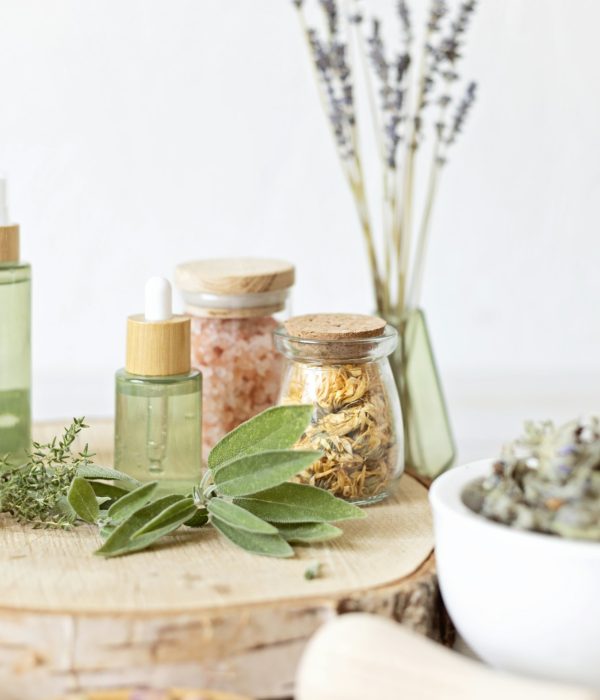 botanical-blends-herbs-essencial-oils-for-naturopathy.jpg